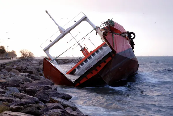 son-dakika-istanbulda-firtina-kabusu-gece-de-surdu-lodos-nedeniyle-kiyiya-oturan-gemi-batti-1638254399334.jpg Son dakika: İstanbul'da fırtına kabusu gece de sürdü! Lodos nedeniyle kıyıya oturan gemi battı-9