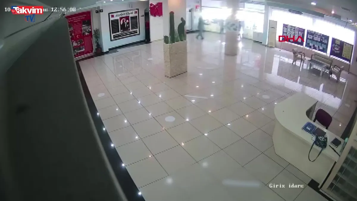 Veli öğretmene tokat attı: O anlar kamerada!