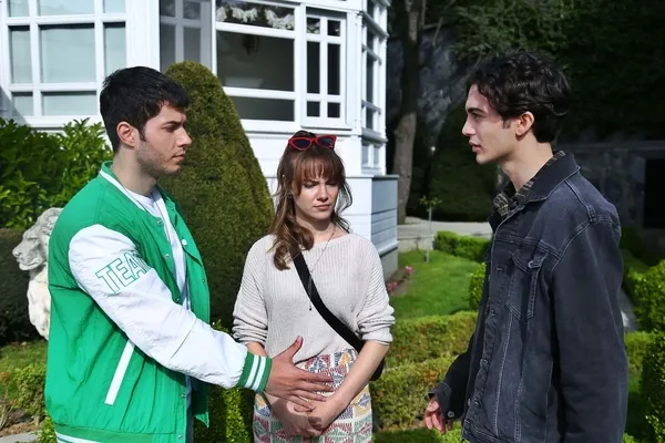 hakimin-5-bolum-fragmanlari-nefes-kesti-yeni-bolumden-ipuclari-ortaya-cikti-omer-arif-koseye-sikisiyor-1651940298345.jpg Hakim’in 5. bölüm fragmanları nefes kesti! Yeni bölümden ipuçları ortaya çıktı: Ömer Arif köşeye sıkışıyor!-3