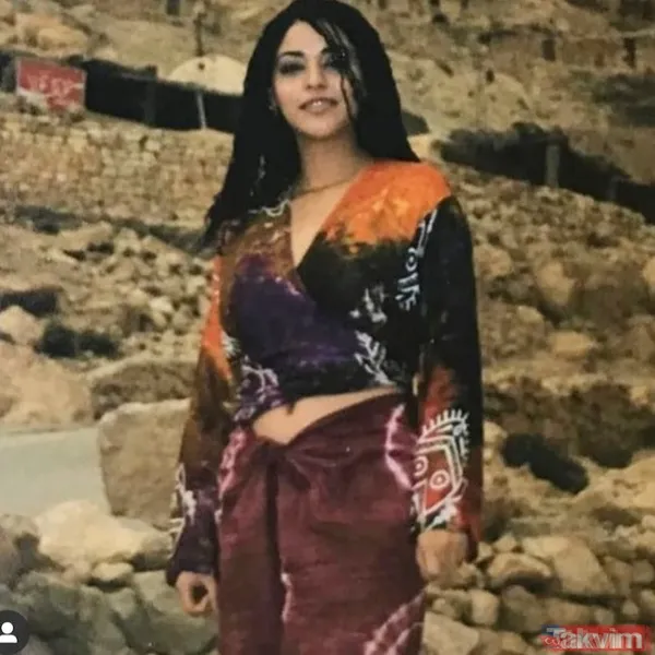 Müge Anlı da lepiska saçlarıyla '20'li yaşlar challenge' akımına uydu! Güzelliğiyle mest eden Müge Anlı'nın gençliği ve Esra Erol... - 9