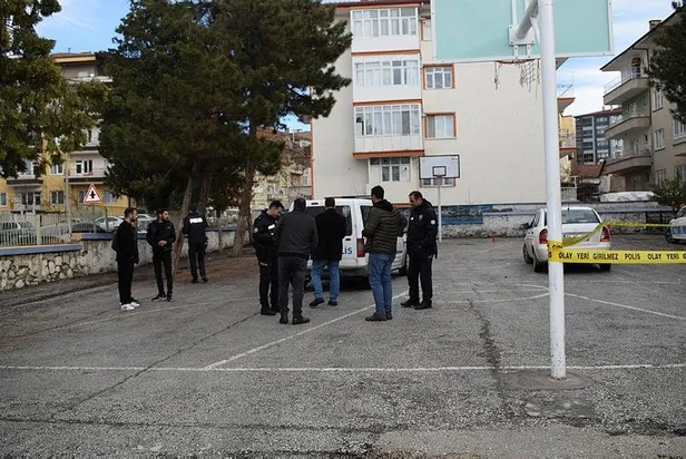 malatyada-ilkokul-bahcesinde-bicakli-kavga-yaralilar-var-1646320986190.jpeg Malatya'da ilkokul bahçesinde bıçaklı kavga! Yaralılar var-3