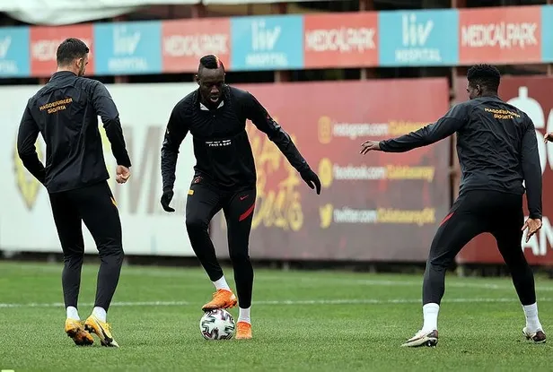 galatasarayda-peter-etebodan-kotu-haber-antrenmani-yarida-birakti-1608561926907.jpeg Galatasaray'da Peter Etebo'dan kötü haber! Antrenmanı yarıda bıraktı...-5
