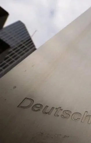 Deutsche Bank’ın kredi notu düşürüldü