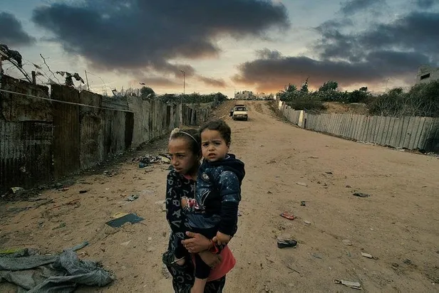 teror-devleti-israili-koruyan-bir-tutum-sergileyen-reuters-sosyal-ablukaya-alininca-pes-etti-israeli-airstrike-1621267536638.jpeg Terör devleti İsrail'i koruyan bir tutum sergileyen Reuters 'sosyal abluka'ya alınınca pes etti: 'İsraeli airstrike'-3