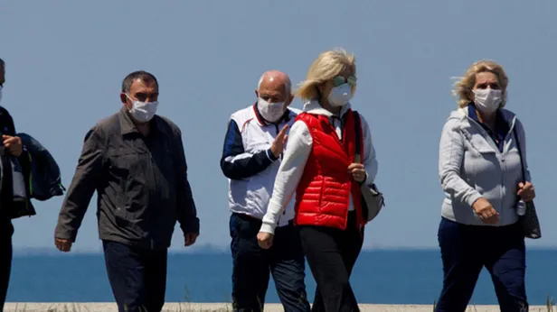 65 yaş üstünde olanlar saat kaçla kaç arasında sokağa çıkacaklar? 65 yaş üstü sokağa çıkma yasağı saatleri kaçta başlıyor?-2