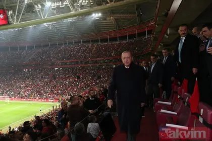 Başkan Erdoğan Türkiye-İzlanda maçını izlemek için Türk Telekom Stadyumu’nda