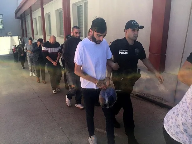 adana-merkezli-sahte-polis-operasyonu-cok-sayida-tutuklama-var-birbirlerini-bile-dolandirmislar-1653289958004.jpeg