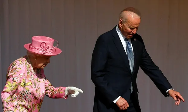 abd-baskani-joe-bidendan-ii-elizabethi-kizdiracak-sozler-kralice-bana-annemi-hatirlatti-1623623223252.jpg ABD Başkanı Joe Biden'dan II. Elizabeth'i kızdıracak sözler: Kraliçe bana annemi hatırlattı-5