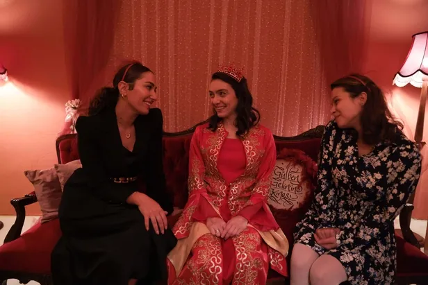 masumlar-apartmani-42-bolum-full-izle-trt1-masumlar-apartmani-son-bolum-izle-12-ekim-masumlar-apartmani-kesintisiz-tek-parca-izle-secenegi-1634049071438.jpg Masumlar Apartmanı 42. bölüm full izle! Han'ın eski nişanlısı Ceylan geri döndü, herkese bela oldu!-2