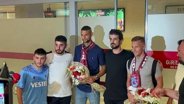 trabzonsporun-yeni-transferleri-mislav-orsic-ve-joaquin-fernandez-trabzona-geldi-1688072058962.jpeg Trabzonspor'un yeni transferleri Mislav Orsic ve Joaquin Fernandez, Trabzon'a geldi-2