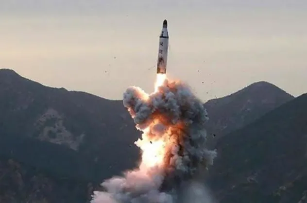 Kuzey Kore'nin fırlattığı füze Japonya'yı alarma geçirdi! Vatandaşlara sığınaklara gidin uyarısı yapıldı