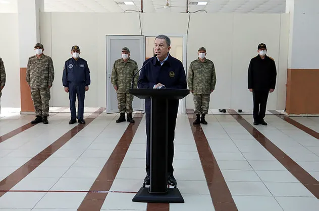 Milli Savunma Bakanı Hulusi Akar ve TSK'nın komuta kademesinden sınır hattında Ramazan Bayramı