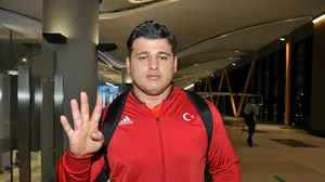 Dünya şampiyonu Rıza Kayaalp yurda döndü