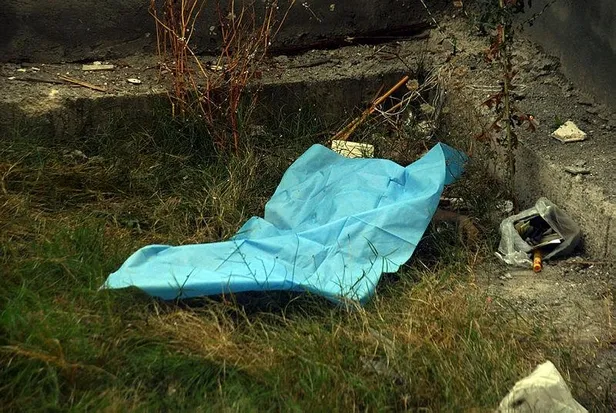 Son dakika: Adana'da korkunç son: 8'inci kattaki balkondan düşen kadın öldü-1