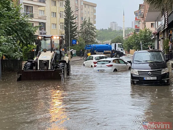 İstanbul'da şiddetli yağış! İETT otobüsünün içi ve metro durakları göle döndü... Ekrem İmamoğlu'na tepki yağıyor - 22