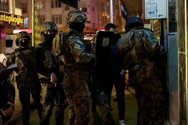 Son dakika: İstanbul'da PKK'ya gece yarısı baskını: 1 kişi gözaltına alındı-2