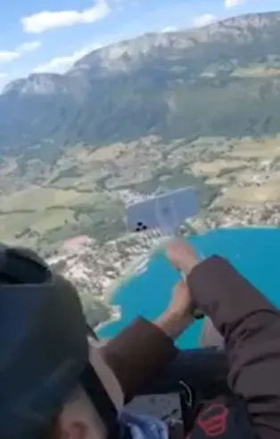 Yamaç paraşütü yapan kadın selfie çekeyim derken! Görenlerin için cız etti