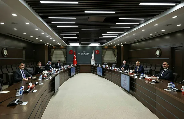 son-dakika-hazine-ve-maliye-bakani-lutfi-elvan-ve-5-bakan-ekonomi-ve-reform-toplantisi-gerceklestirdi-1609344157978.jpg Son dakika: Hazine ve Maliye Bakanı Lütfi Elvan ve 5 bakan "ekonomi ve reform" toplantısı gerçekleştirdi-3