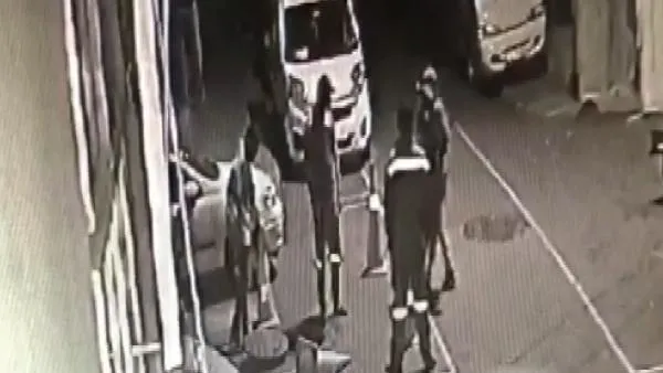 İşçi kıyafetleri giyip 150 bin lira değerinde yeraltı internet kablosu çaldılar-3