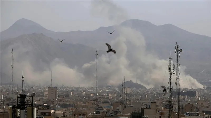 hurmuzde-abluka-devrede-abd-irani-denizden-sikistiriyor-1776190053574.jpeg Hürmüz’de abluka devrede: ABD İran’ı denizden sıkıştırıyor-9