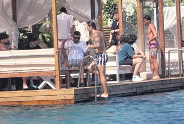Rapçi Çakal'dan deniz keyfi!