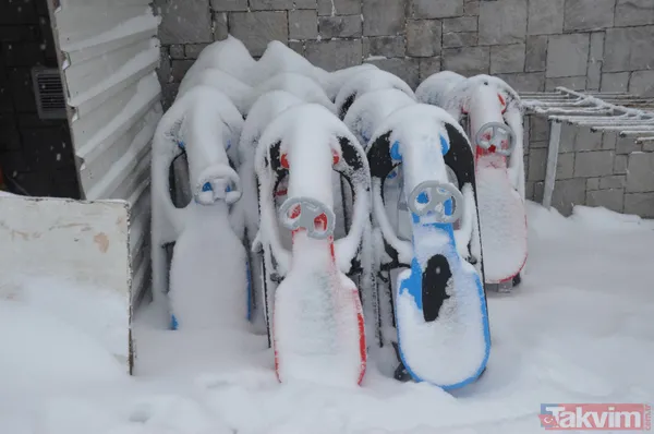 Uludağ'da kar yağışı iki gündür devam ediyor! Otomobiller kayboldu - 14