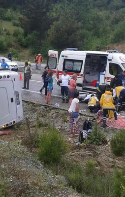 Rus turistleri taşıyan midibüs devrildi!