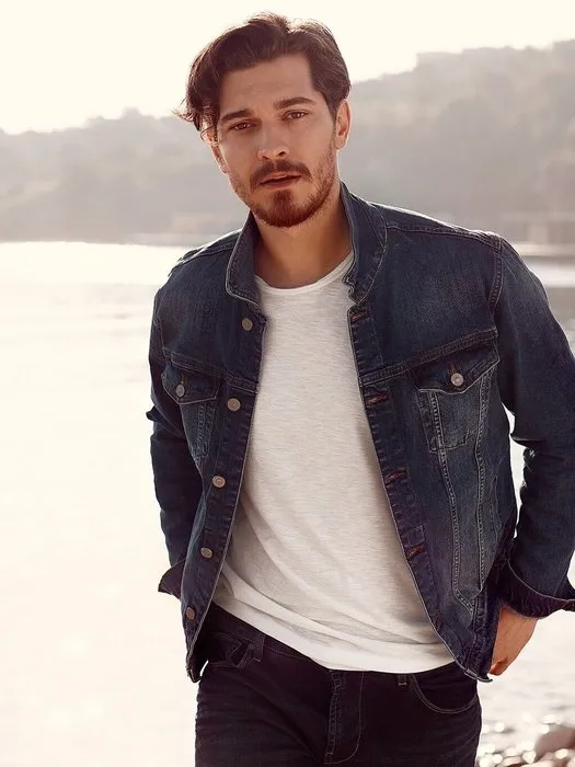 Ünlü oyuncu Çağatay Ulusoy ile Bestemsu Özdemir aşk mı yaşıyor?-7