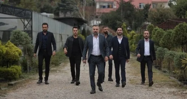 atarli-tavirlariyla-eskiya-dunyaya-hukumdar-olmazin-favori-ismiydi-yeni-rolu-buyuk-ses-getirecek-1639385640877.jpg Atarlı tavırlarıyla Eşkıya Dünyaya Hükümdar Olmaz'ın favori ismiydi! Yeni rolü büyük ses getirecek-7