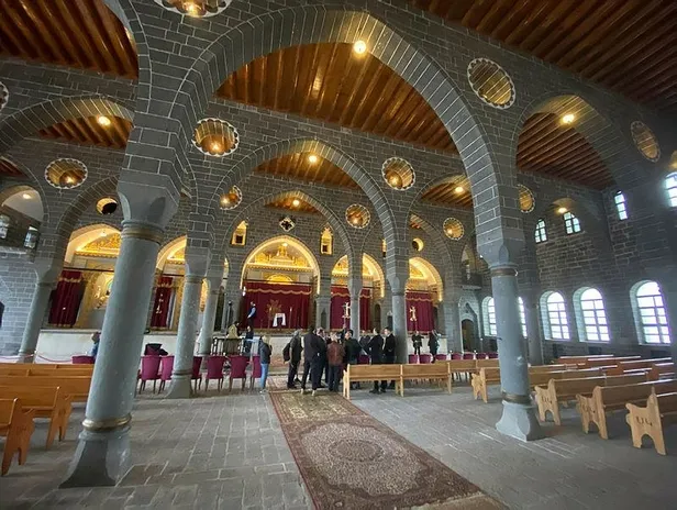 2.5 yıl süren projeyle onarıldı: Teröristlerin tahrip ettiği Ermeni Kilisesi Surp Giragos bugün açılıyor-3