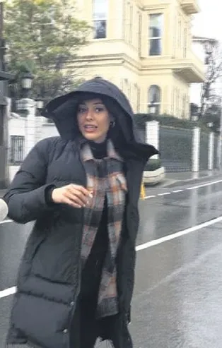 Güzel oyuncu Dilan Çiçek Deniz koronavirüs aşısı olacak