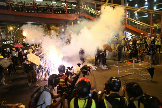 Çin'den Hong Kong'a gireriz mesajı