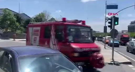 Kağıthane'de 15 katlı rezidansta yangın paniği: Mahsur kalanları itfaiye kurtardı-3