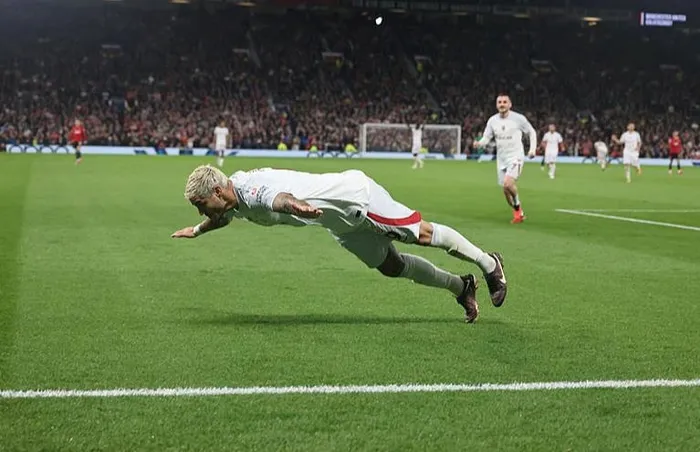 gozler-manchester-united-galatasaray-macinda-okan-buruk-imha-planini-hazirladi-presle-bogacak-icardi-ile-vurac-1701213244974.jpeg Gözler Manchester United- Galatasaray maçında | Okan Buruk imha planını hazırladı: Presle boğacak Icardi ile vuracak-4