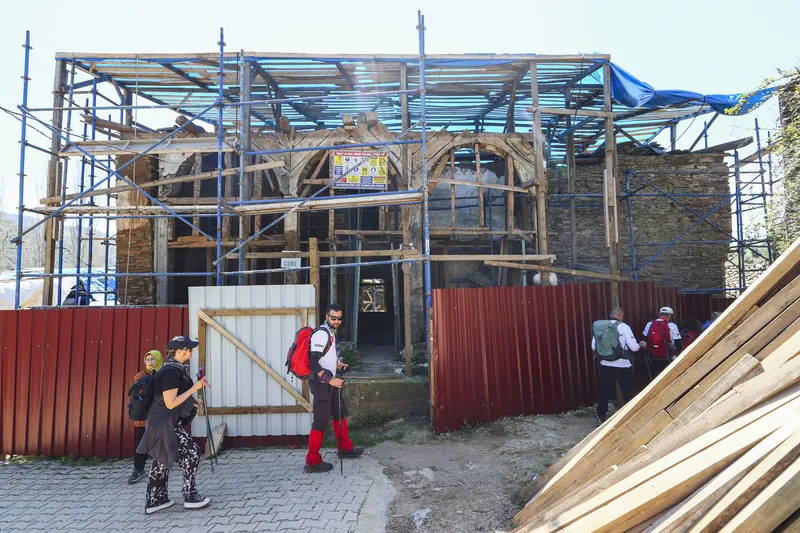 hayalet-koyde-sadece-3-evde-yasam-var-egenin-unutulan-cenneti-1776518104070.jpg Hayalet köyde sadece 3 evde yaşam var: Ege’nin unutulan cenneti-2