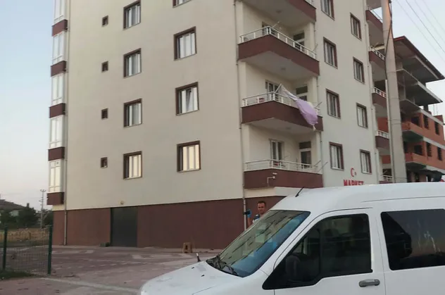 3'üncü kattaki balkondan düşen genç kız öldü