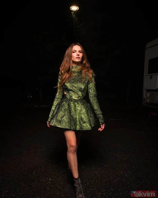 24’lük Nilsu Berfin Aktaş derin yırtmaçlı elbisesi ile boylu boyunca poz verdi! Gören bir daha baktı! Gigi Hadid’e benzetiliyordu... - 22