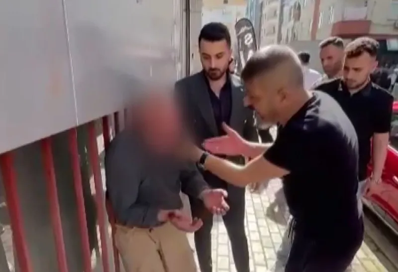 esenyurtta-yasli-kadina-taciz-ortalik-karisti-meydan-dayagi-attilar-1711992979841.jpg Esenyurt’ta yaşlı kadına taciz! Ortalık karıştı: Meydan dayağı attılar-2