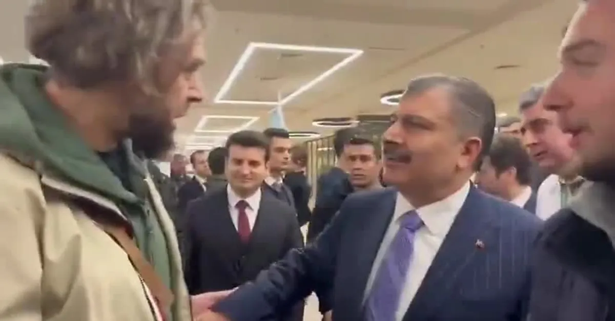 Portekiz'den gelen vatandaş Çam ve Sakura Şehir Hastanesi'nde Bakan Koca'ya sarılıp dua etti