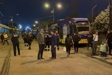İstanbul’un bitmeyen çilesi: Tramvay raydan çıktı!
