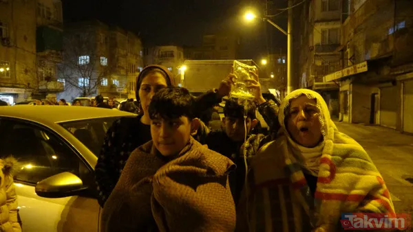 Hatay'da deprem! 6,4'lük sarsıntı sonrası büyük panik! İşte deprem sonrası yıkım anı - 24