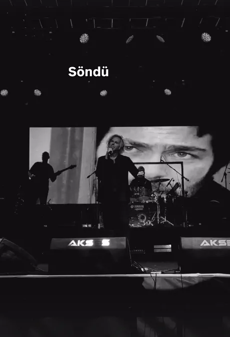 soner-arica-fatsa-konserinde-annesi-ve-dayisi-kadir-inaniri-andi-1784465316450.png Soner Arıca’dan memleketinde en zor konser! Yakın zamanda kaybettiği annesi ve dayısı Kadir İnanır için ağladı-3