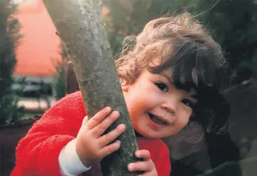 kainat-guzeli-azra-akinin-cocukluk-hali-gorenleri-sasirtti-1607984438020.jpg Kainat Güzeli Azra Akın'ın çocukluk hali görenleri şaşırttı!-1