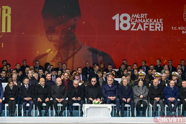 Şehitlere vefa... Başkan Erdoğan, Çanakkale'de şehitliklere karanfil bıraktı - 3