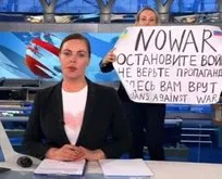 Rus gazeteci Marina Ovsyannikova Macron’u reddetti