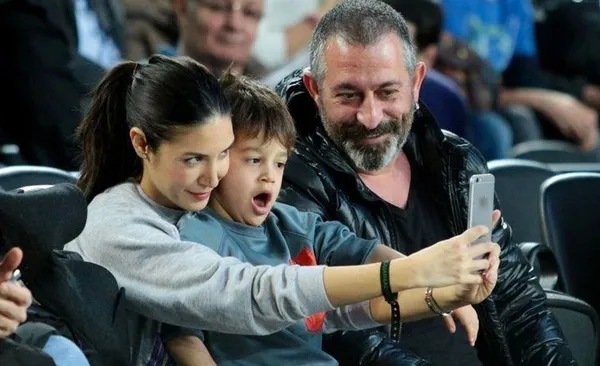 1648723960023.jpg Cem Yılmaz'ın Ahu Yağtu'ya açtığı nafaka davasında karar! Yeni tutar belli oldu-3