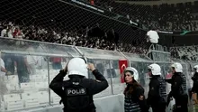 Beşiktaş taraftarı stadı terk etmiyor! Yönetime sert tepki