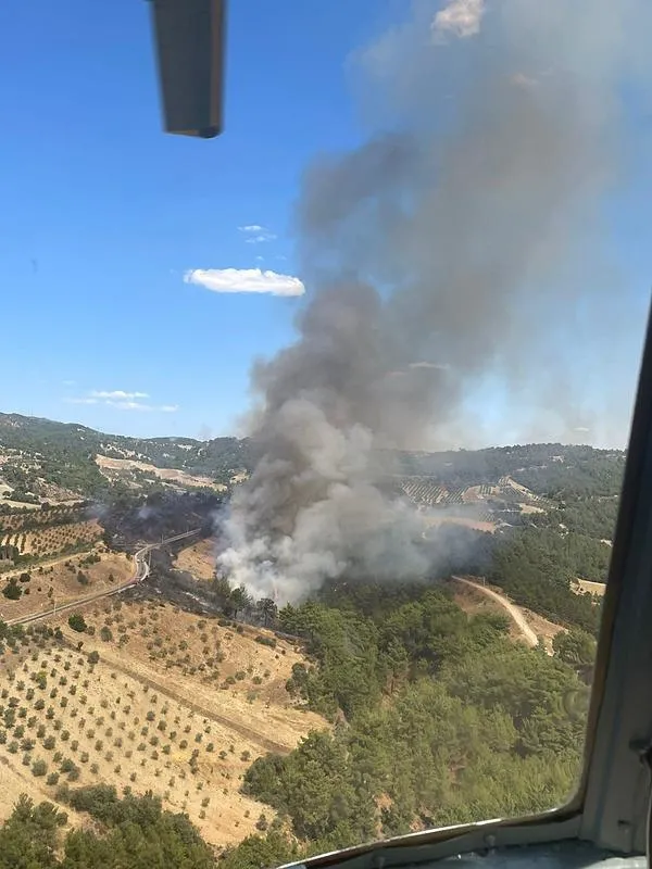manisa-gordeste-orman-yangini-havadan-karadan-mudahale-1723644312092.jpeg Manisa'da orman yangını