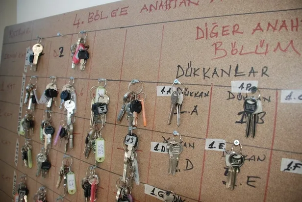 chpnin-deprem-konutlari-teslim-edilmedi-yalani-elinde-patladi-anahtarini-alan-izmirli-depremzedeler-yeni-evler-1642430303477.jpeg CHP'nin 'deprem konutları teslim edilmedi' yalanı elinde patladı: Anahtarını alan İzmirli depremzedeler yeni evlerini gezdi-5