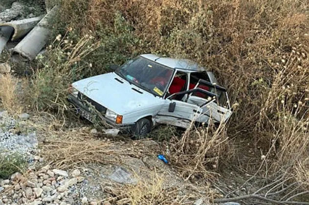 Manisa'da iki araç birbirine girdi! Yaralılar var
